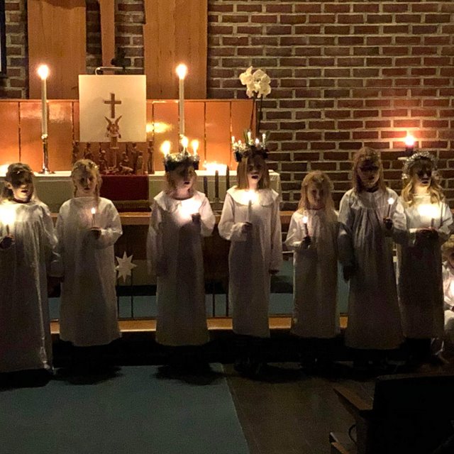 Lysmesse med speiderne, Eva Skarung og Hilde Tveter.  Musikk: Marit Anne Almås