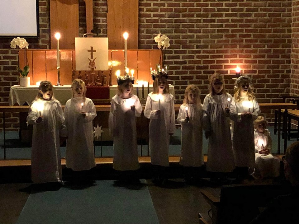 Lysmesse med speiderne, Eva Skarung og Hilde Tveter.  Musikk: Marit Anne Almås